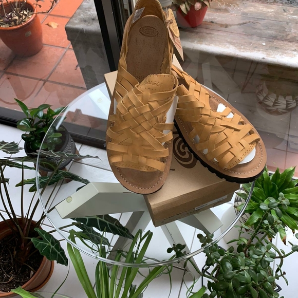 Weaved Leather Sandal